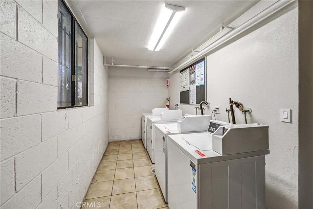 Image 21 of property listing at 5805 Whitsett Avenue 201, Valley Village, CA 91607