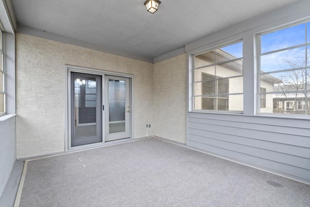 985 Linworth Village Drive, Columbus, OH 43235