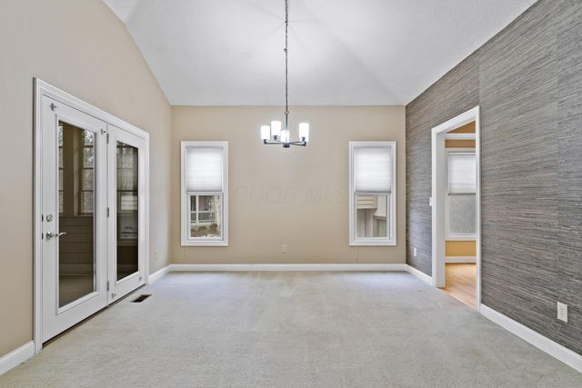 985 Linworth Village Drive, Columbus, OH 43235