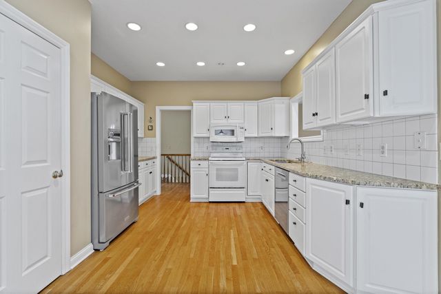 985 Linworth Village Drive, Columbus, OH 43235