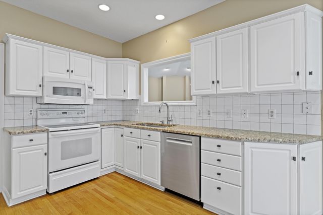 985 Linworth Village Drive, Columbus, OH 43235