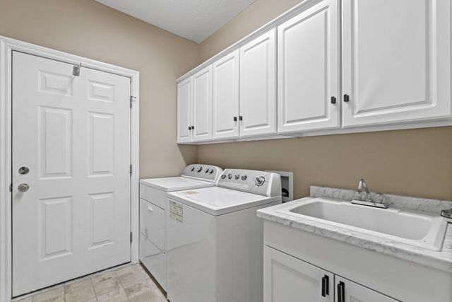 985 Linworth Village Drive, Columbus, OH 43235