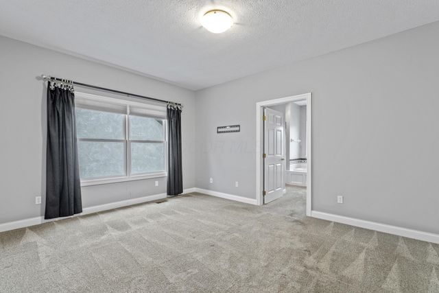 985 Linworth Village Drive, Columbus, OH 43235