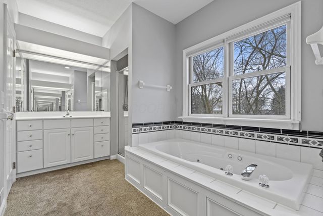 985 Linworth Village Drive, Columbus, OH 43235