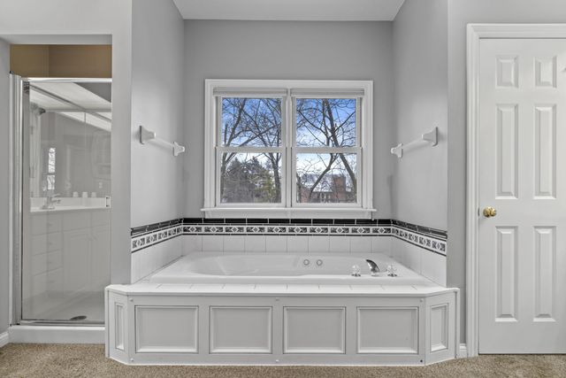 985 Linworth Village Drive, Columbus, OH 43235