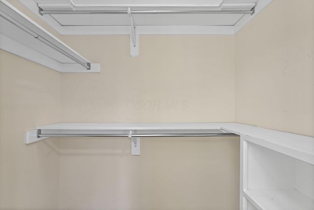 985 Linworth Village Drive, Columbus, OH 43235