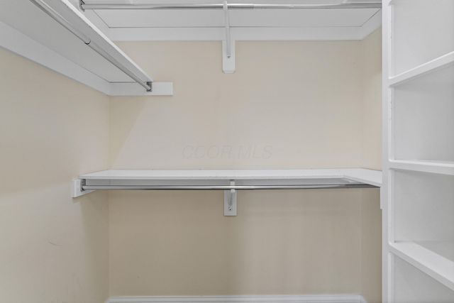 985 Linworth Village Drive, Columbus, OH 43235