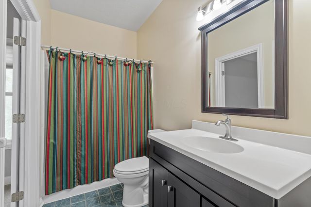 985 Linworth Village Drive, Columbus, OH 43235