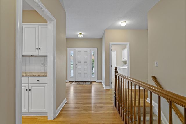 985 Linworth Village Drive, Columbus, OH 43235