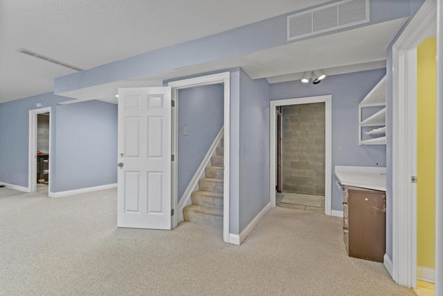 985 Linworth Village Drive, Columbus, OH 43235