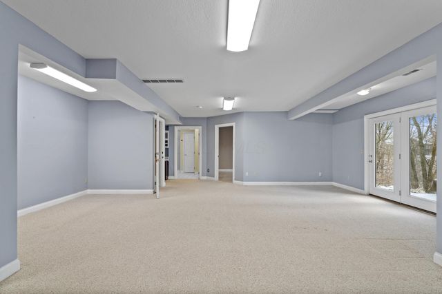 985 Linworth Village Drive, Columbus, OH 43235