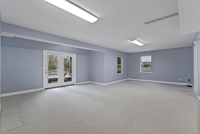 985 Linworth Village Drive, Columbus, OH 43235