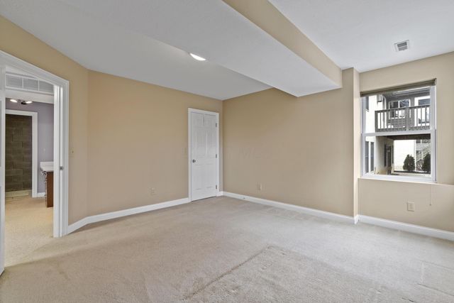 985 Linworth Village Drive, Columbus, OH 43235