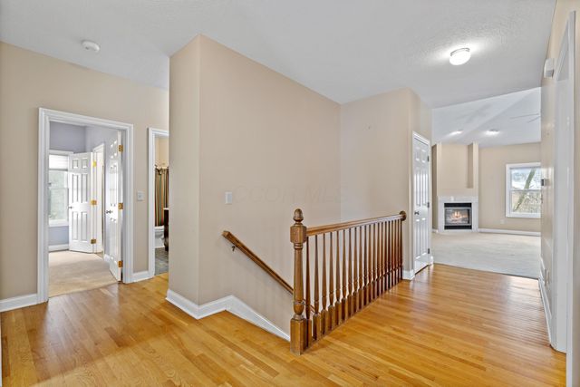 985 Linworth Village Drive, Columbus, OH 43235