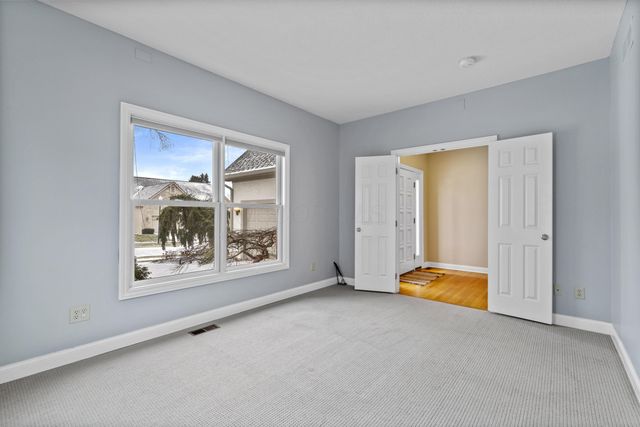 985 Linworth Village Drive, Columbus, OH 43235