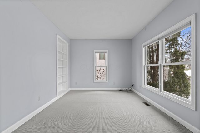 985 Linworth Village Drive, Columbus, OH 43235