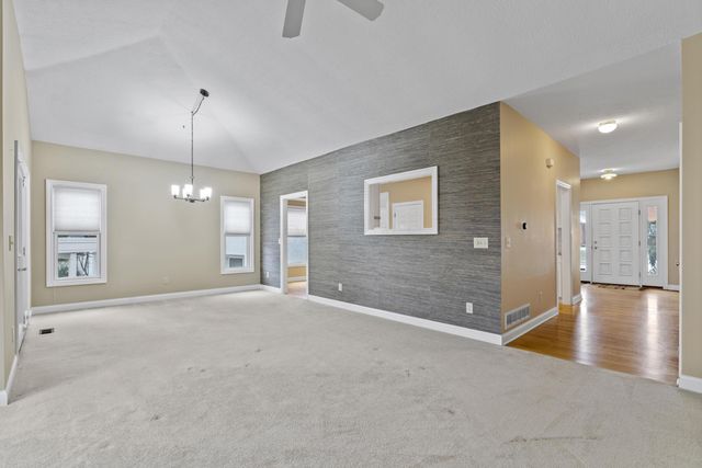 985 Linworth Village Drive, Columbus, OH 43235