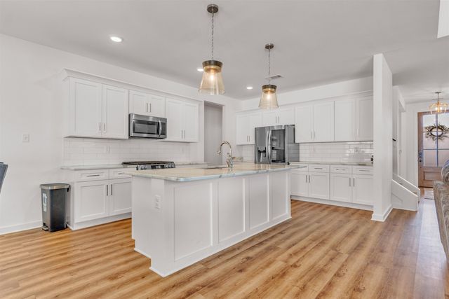 200 VALLEYVIEW LN, Oakland, TN 38060