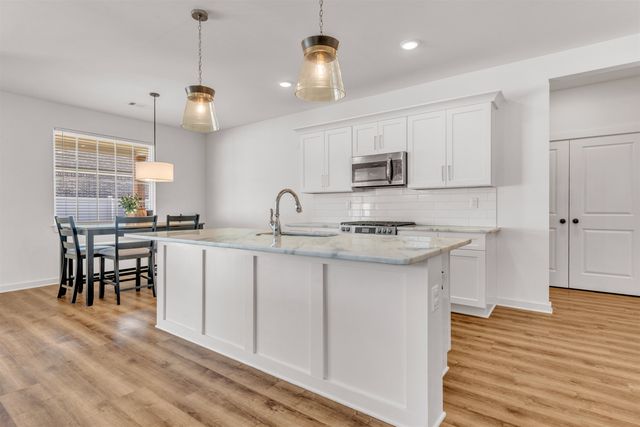 200 VALLEYVIEW LN, Oakland, TN 38060