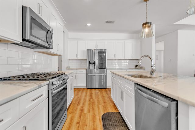 200 VALLEYVIEW LN, Oakland, TN 38060