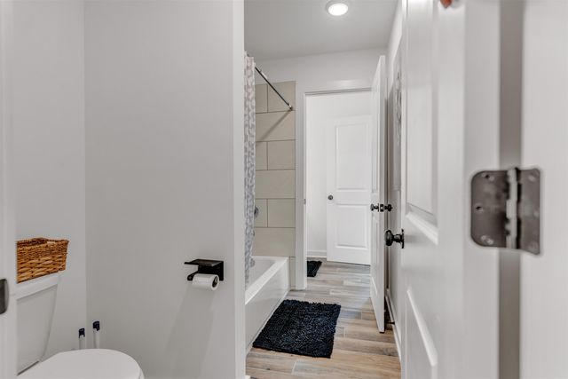 200 VALLEYVIEW LN, Oakland, TN 38060