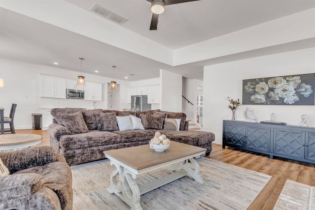 200 VALLEYVIEW LN, Oakland, TN 38060