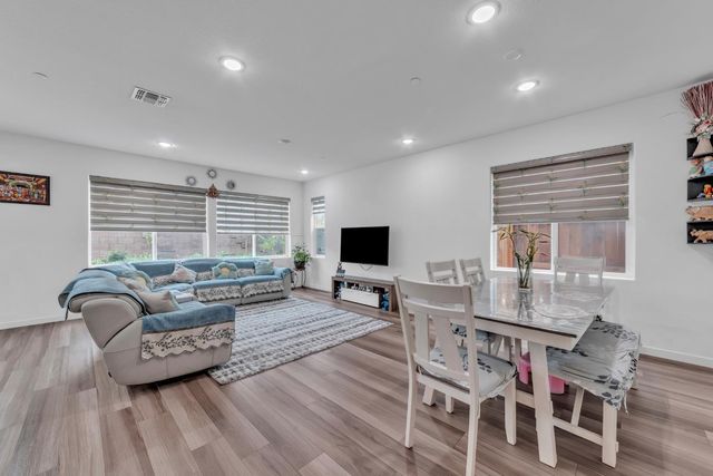 4443 Cash Dr, Folsom, CA 95630