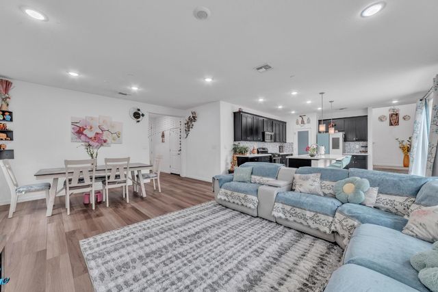 4443 Cash Dr, Folsom, CA 95630