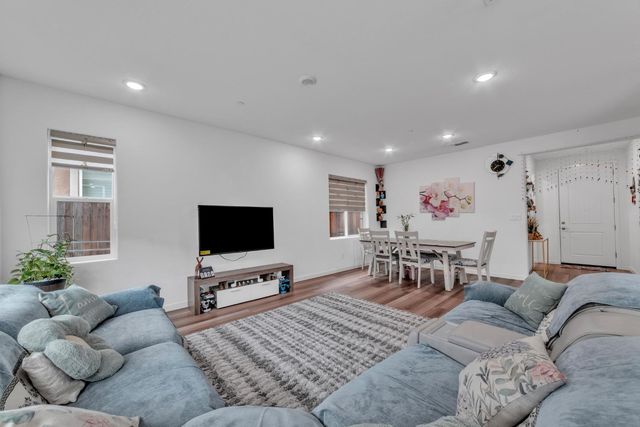 4443 Cash Dr, Folsom, CA 95630