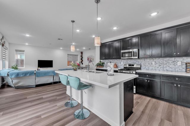 4443 Cash Dr, Folsom, CA 95630