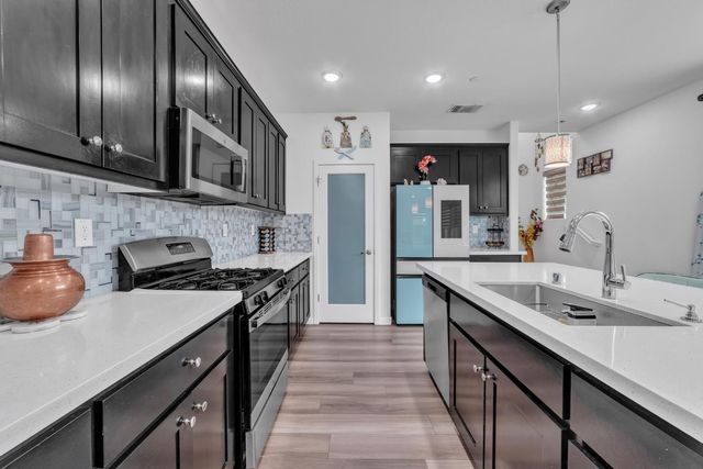 4443 Cash Dr, Folsom, CA 95630