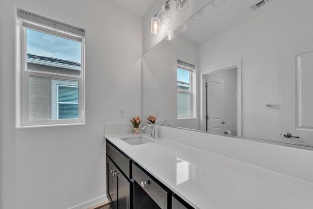 4443 Cash Dr, Folsom, CA 95630