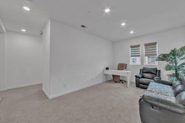 4443 Cash Dr, Folsom, CA 95630