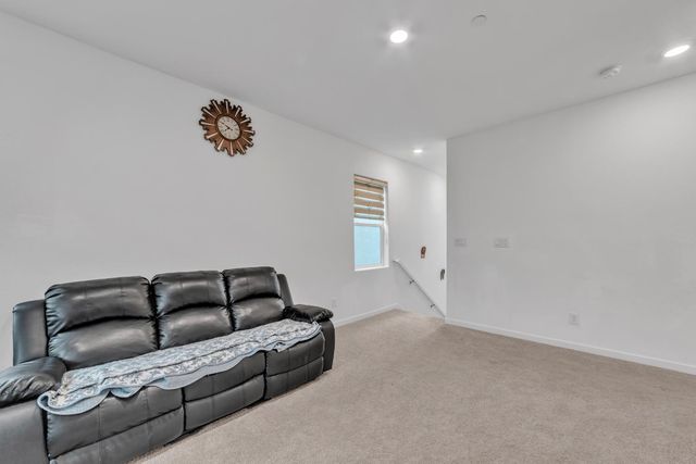 4443 Cash Dr, Folsom, CA 95630