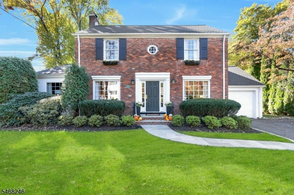 215 Longwood Ave., Chatham Twp., NJ 07928