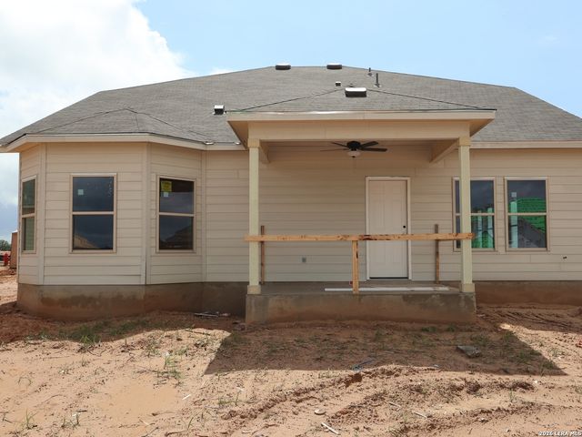 17411 Elder Walnut Drive, Elmendorf, TX 78112