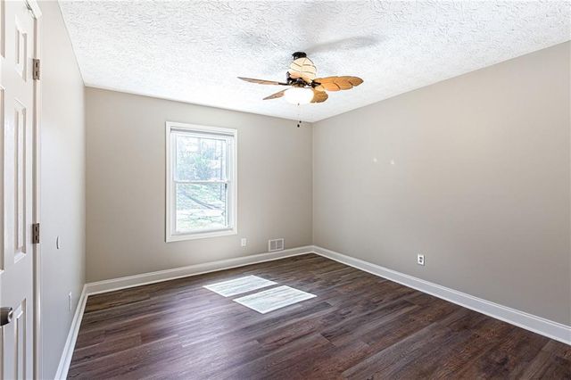 6080 Stone Wood Drive NW, Kennesaw, GA 30152