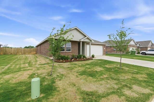 521 Jameson Street, Springtown, TX 76082