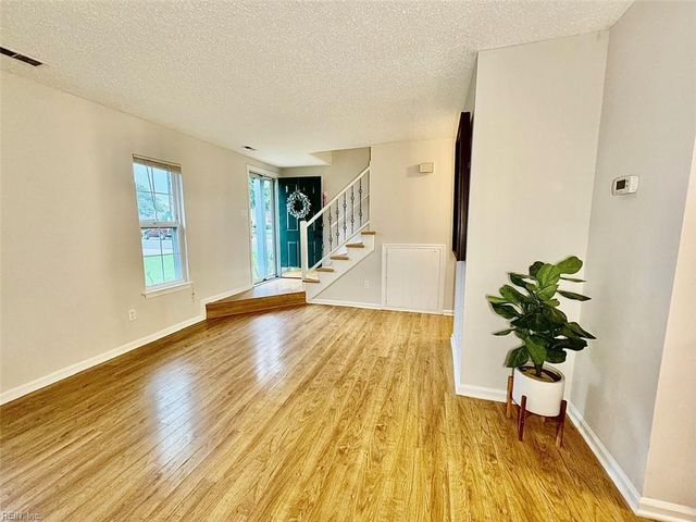 939 Seabreeze CT, Chesapeake, VA 23320