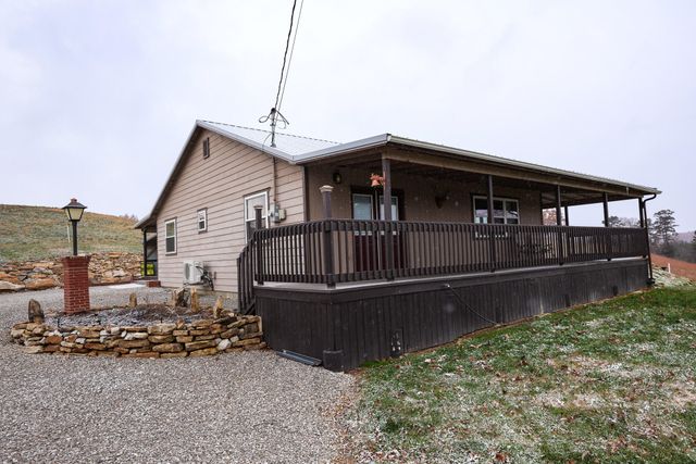 48 River Hill Road, East Bernstadt, KY 40729