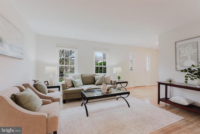 9010 LAKE BRADDOCK DR, Burke, VA 22015