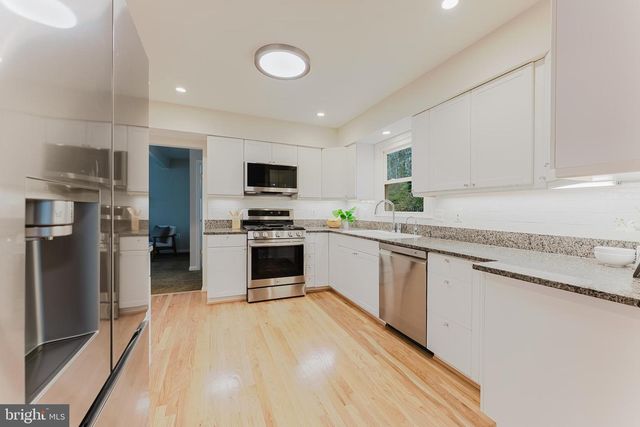 9010 LAKE BRADDOCK DR, Burke, VA 22015