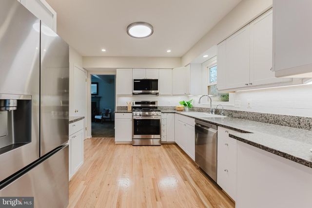 9010 LAKE BRADDOCK DR, Burke, VA 22015