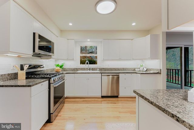 9010 LAKE BRADDOCK DR, Burke, VA 22015