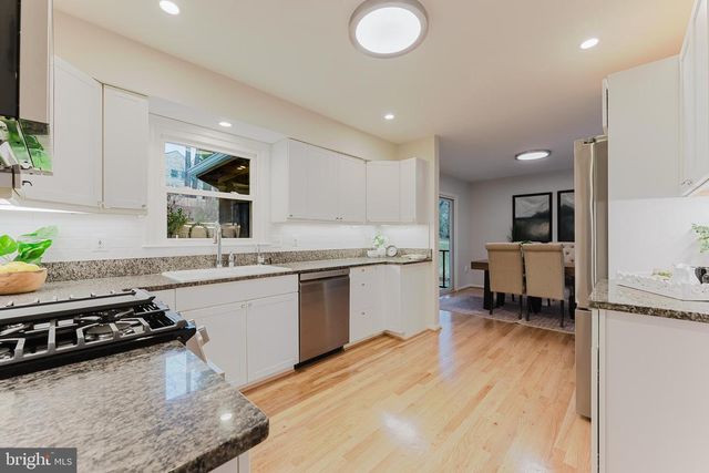 9010 LAKE BRADDOCK DR, Burke, VA 22015