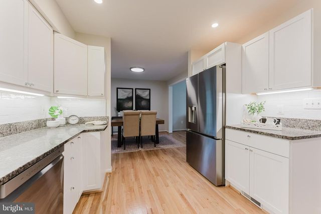 9010 LAKE BRADDOCK DR, Burke, VA 22015