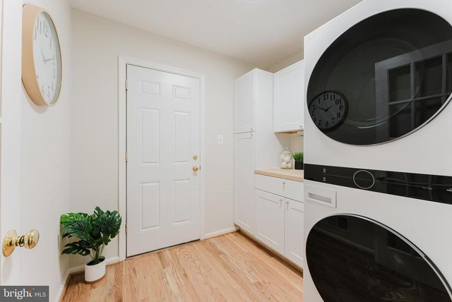 9010 LAKE BRADDOCK DR, Burke, VA 22015