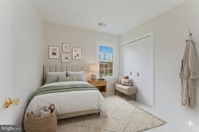 9010 LAKE BRADDOCK DR, Burke, VA 22015