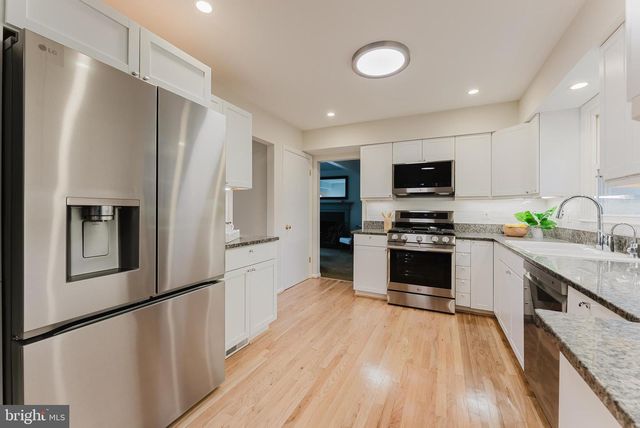 9010 LAKE BRADDOCK DR, Burke, VA 22015