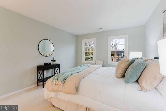 9010 LAKE BRADDOCK DR, Burke, VA 22015